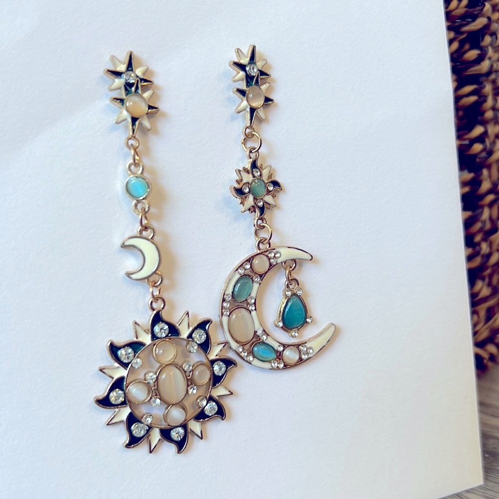 Sun & Moon 🌝  🌙  Drop Post Earrings